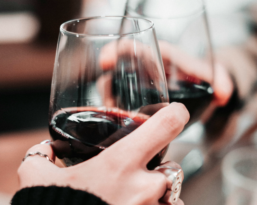 Sabor Invernal: Los Vinos y Licores Imprescindibles de La Vinoteca para Esta Temporada