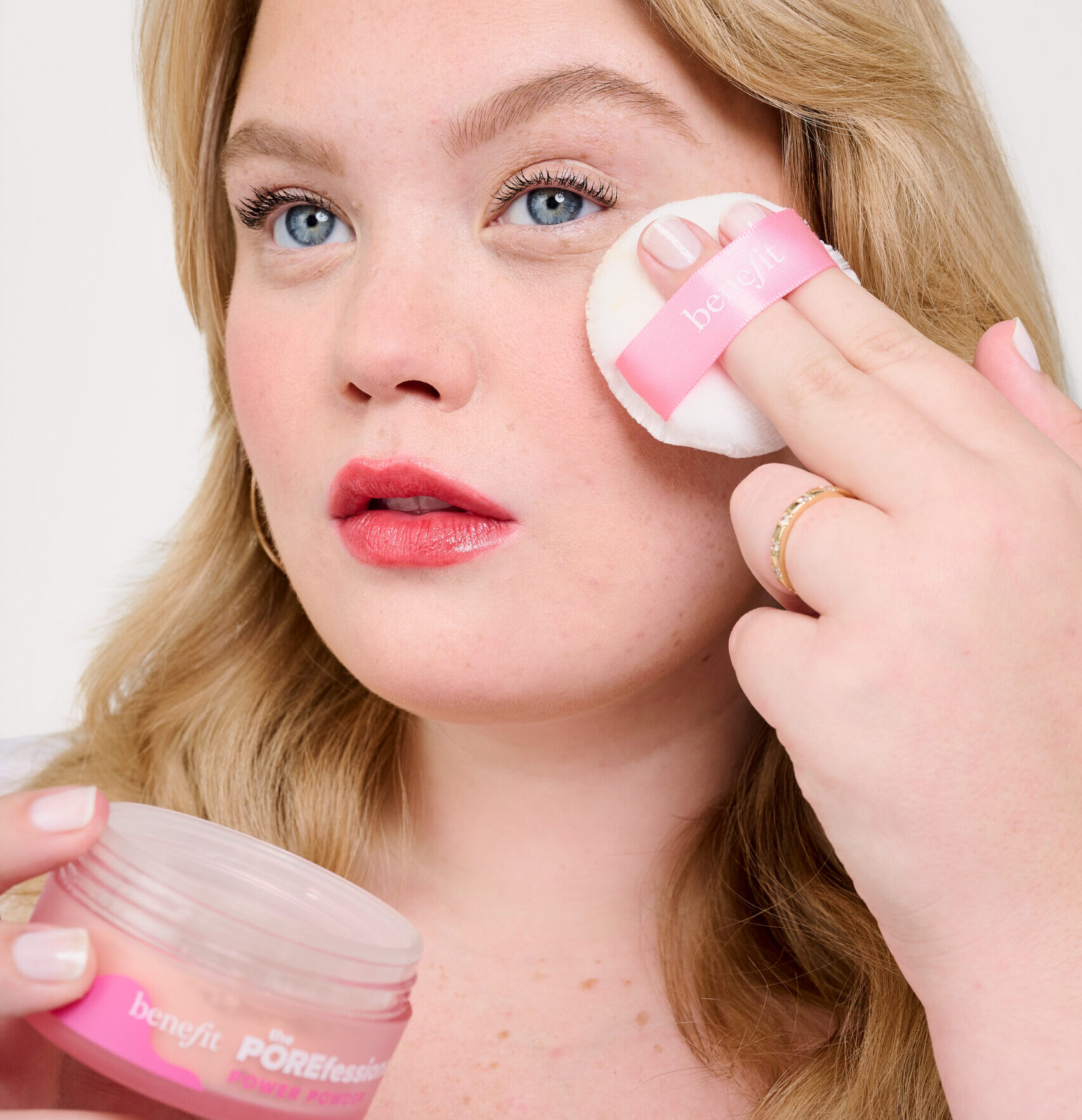 El Poder de la Piel Matificada: Descubre el Nuevo Dúo de Benefit Cosmetics