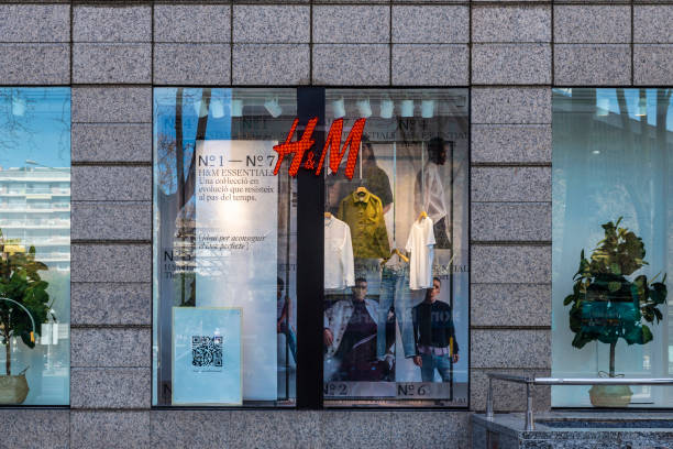 H&M Anuncia una Colaboración Inédita con Glenn Martens para Otoño 2025