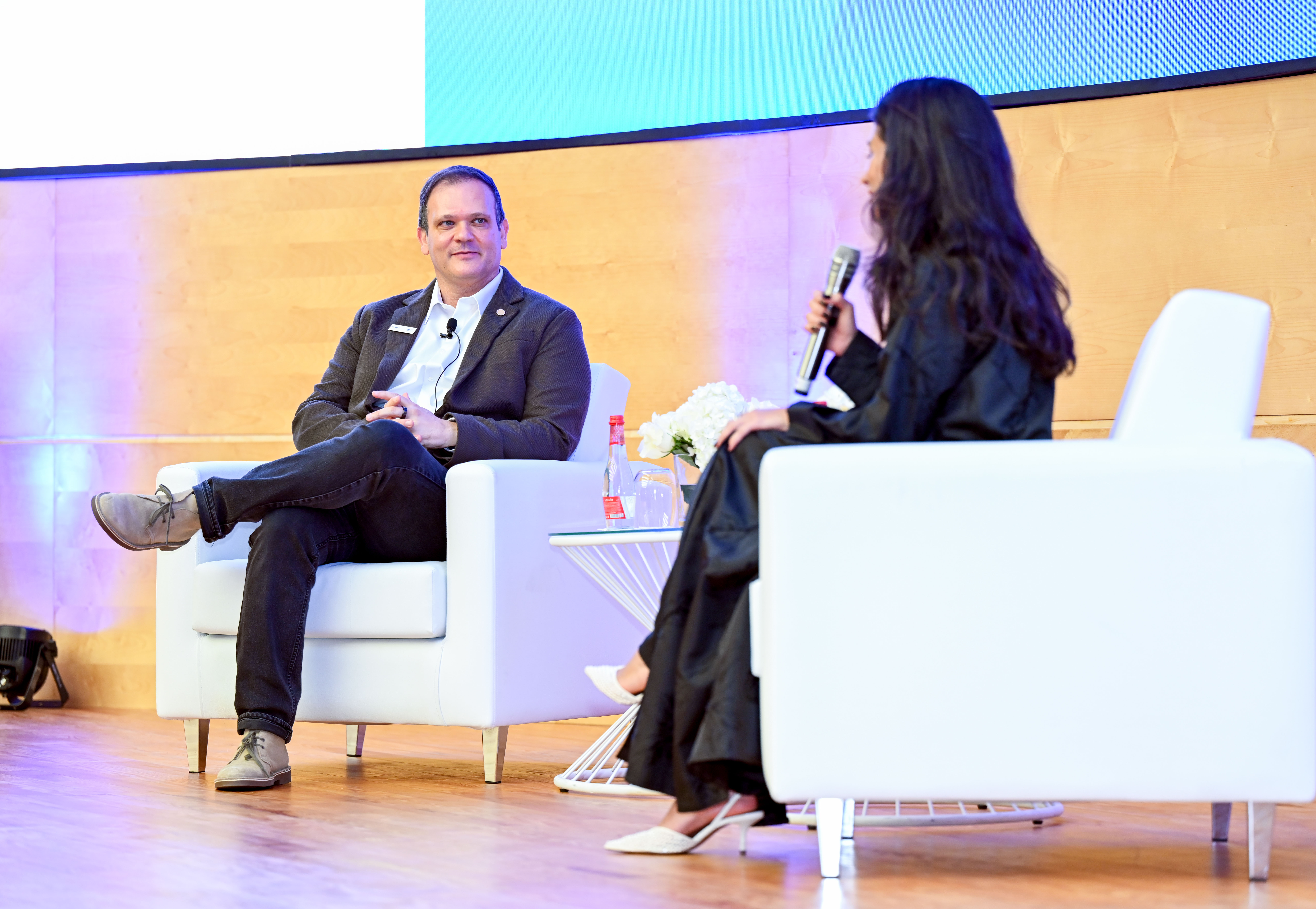 Emirates reafirma su liderazgo en innovación con ForsaTEK 2025