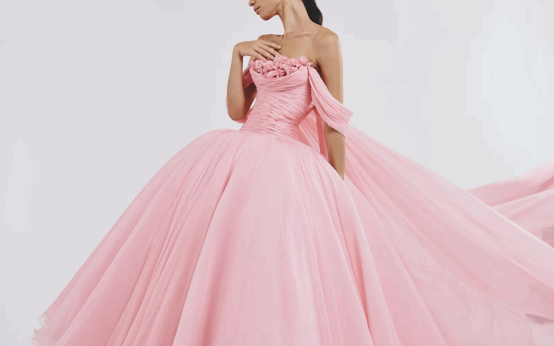 Giambattista Valli Couture FW2025: Un homenaje romántico al glamour parisino