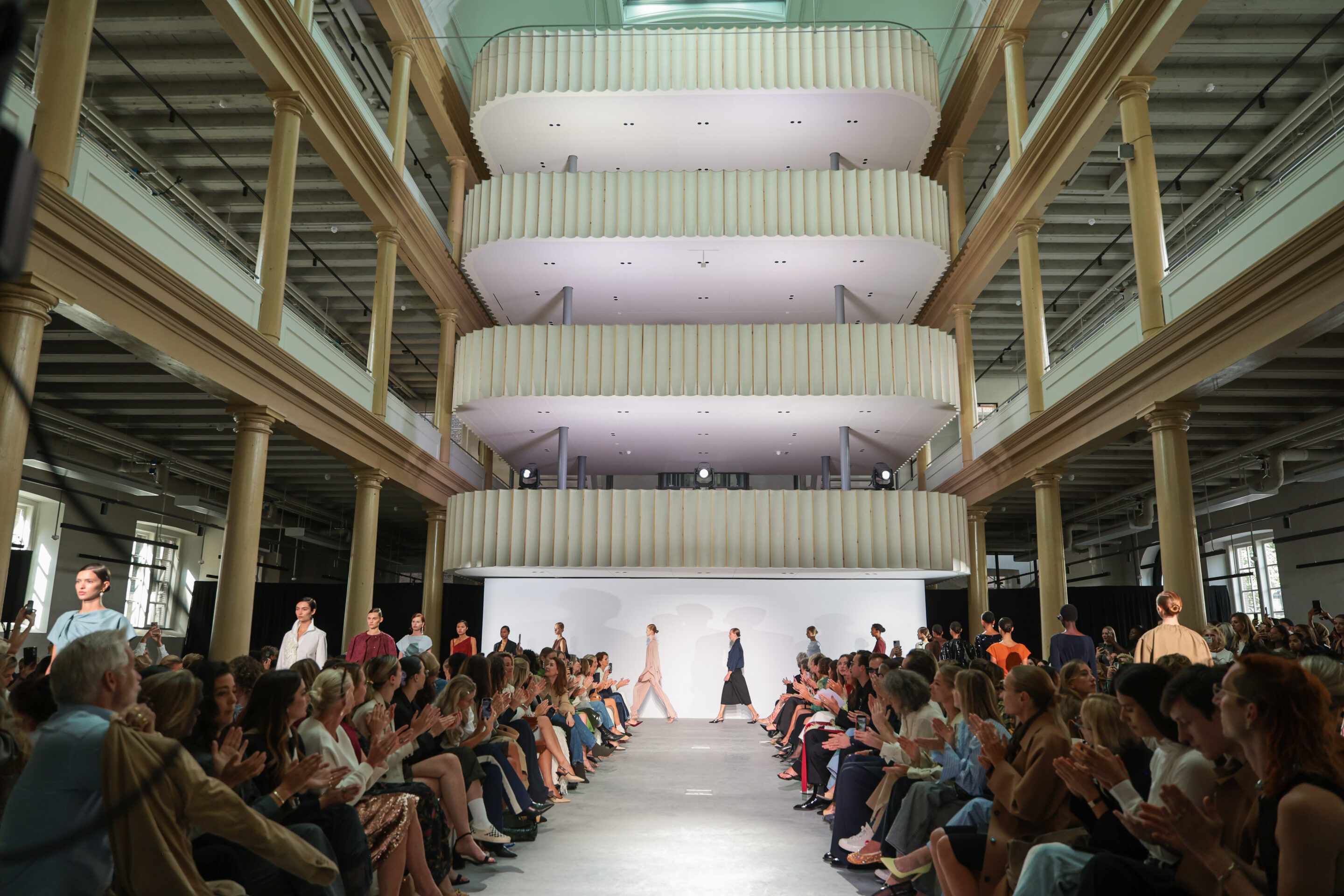 NATAN PRIMAVERA-VERANO 2026: UN JARDÍN DE SOFISTICACIÓN LUMINOSA