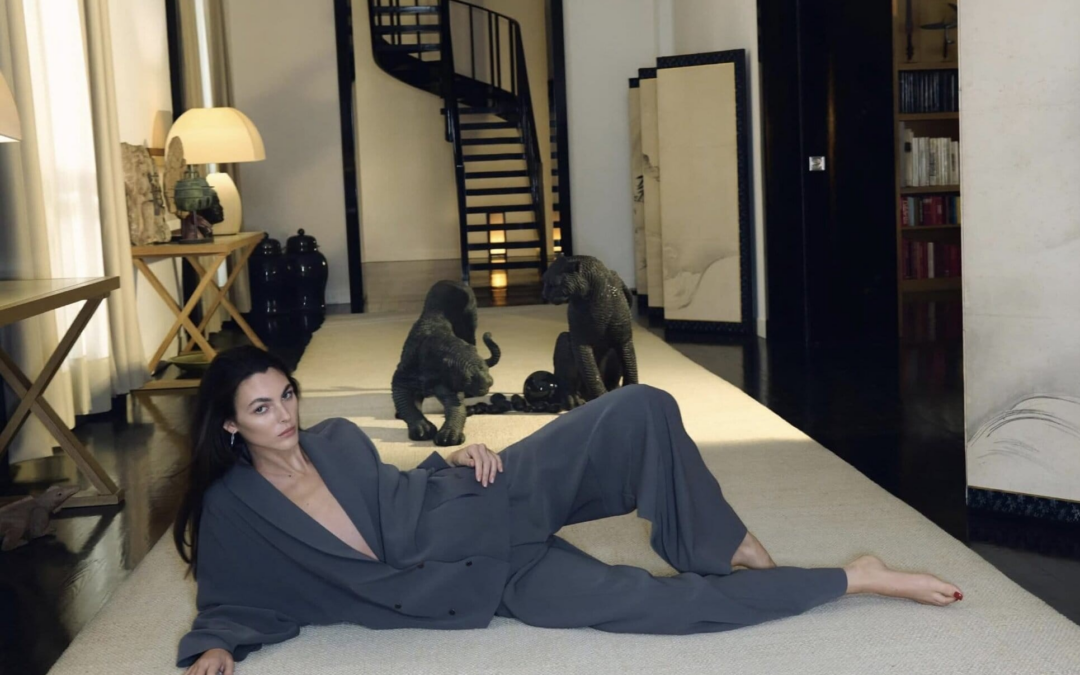 GIORGIO ARMANI PRESENTA SU NUEVA CAMPAÑA PRIMAVERA 2026 PROTAGONIZADA POR VITTORIA CERETTI