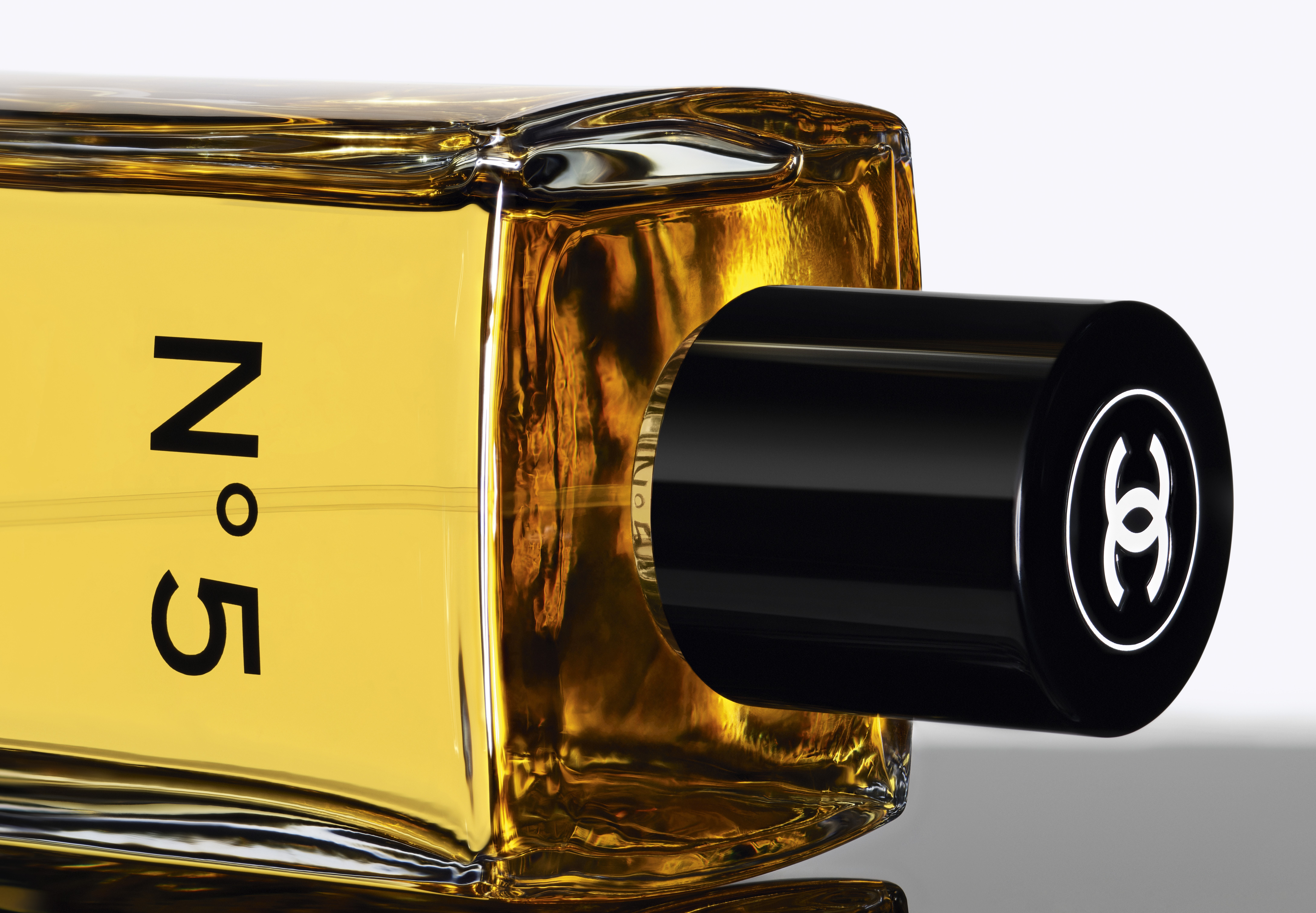NUEVA FACETA DE UN ICONO: CHANEL N°5 EAU DE TOILETTE